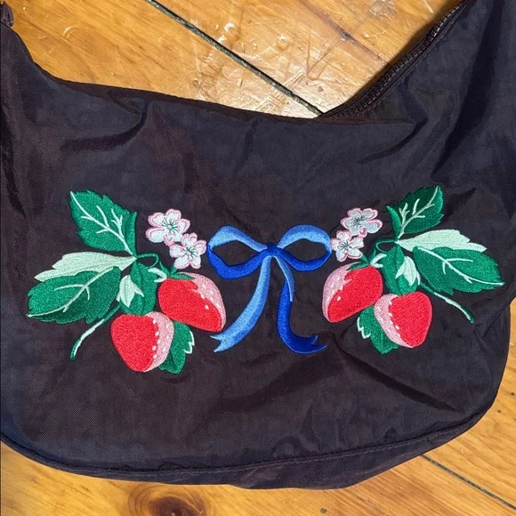 Baggu UO Exclusive Embroidered Strawberry Medium Crescent - Picture 2 of 10